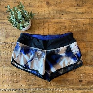 Lululemon Speed Up Low Rise Lined Shorts - 2.5” inseam - size 4 - space tie dye